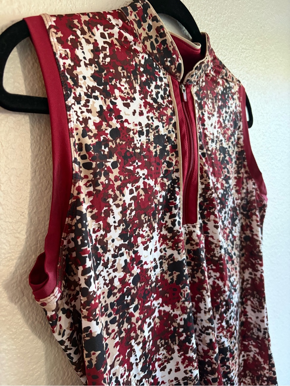 Sleeveless Red Floral-Print Zip Polo Tank - Picture 3 of 10